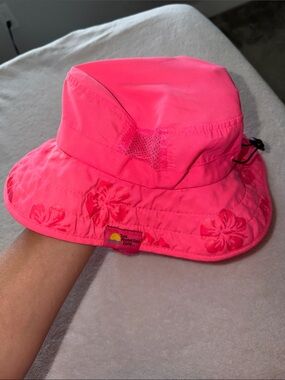 SUN PROTECTION ZONE ADJUSTABLE HOT PINK BUCKET HAT SPF 50